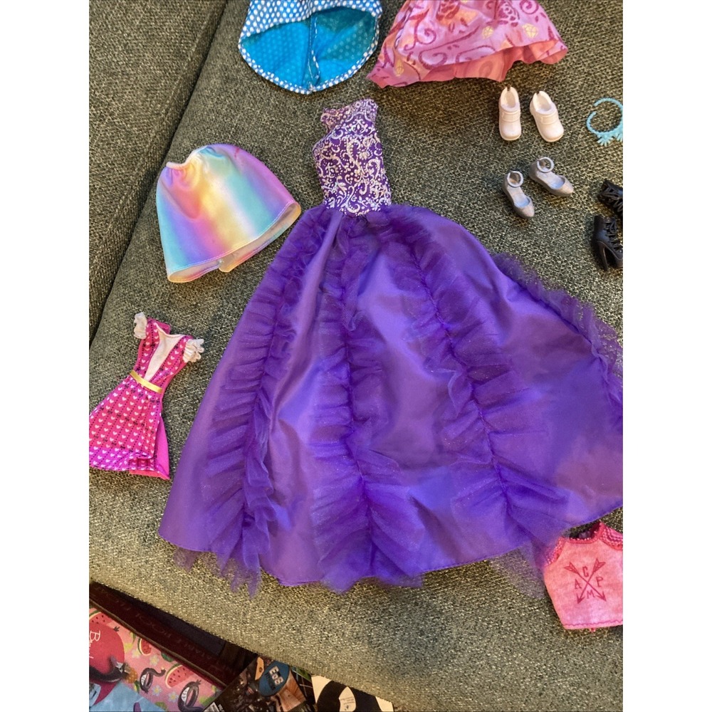 Vintage Barbie Wardrobe Case Lot - 25+ Clothes, Dresses, Ken Items, Shoes & More - Picture 11 of 14